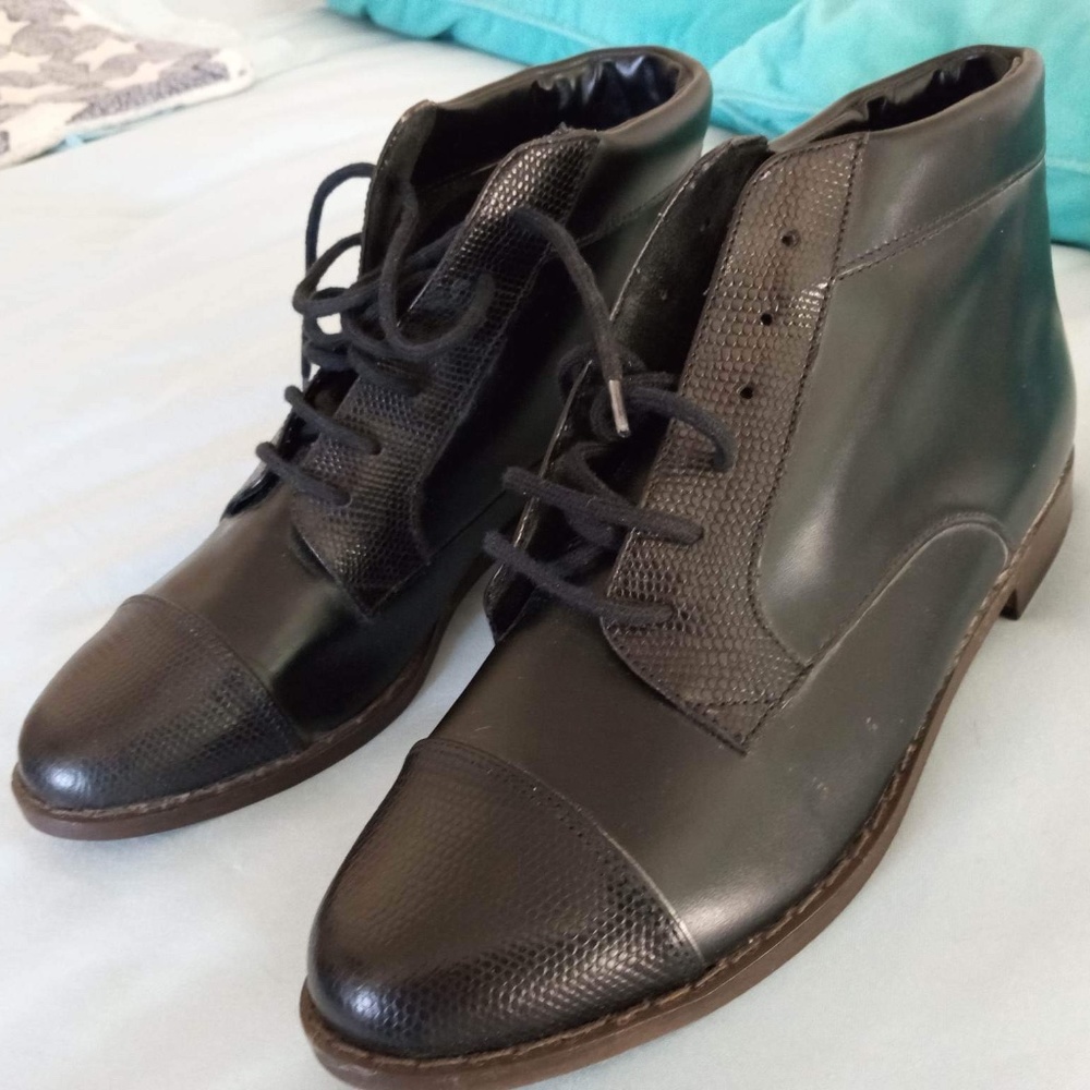 Vintage Never Worn Glacee Black Leather Ankle Boots, Size 6.5B, Lace-up, 2-Tone
